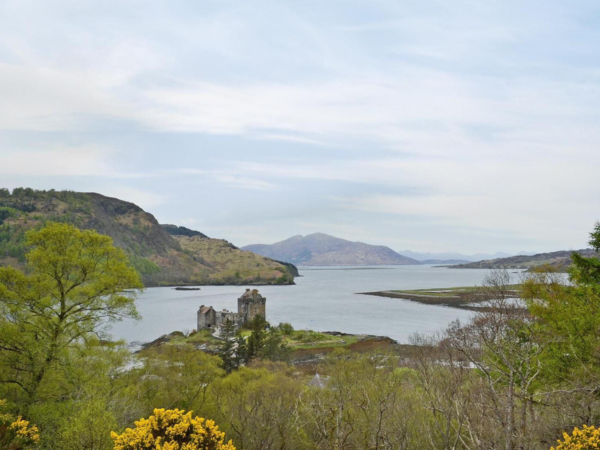 Loch Shore Cottage Dornie Exterior photo